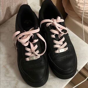 nike air force Black Sneakers with Pink Laces 5y really good condition